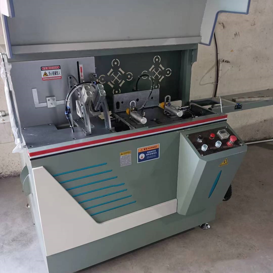 Машина для резки угловых алюминиевых окон