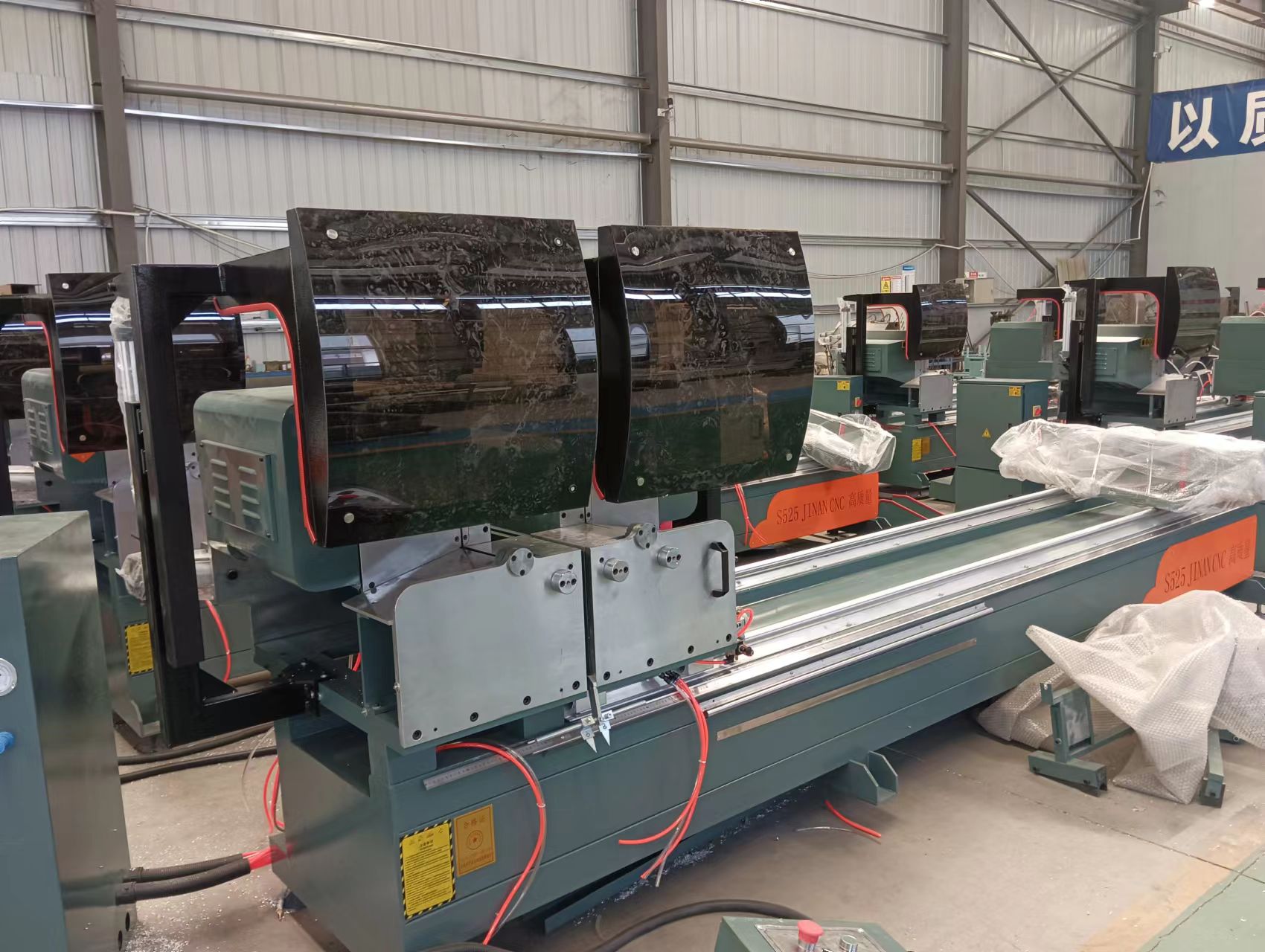 Gergaji Pemotong Ketepatan Dua Kepala untuk Aluminium