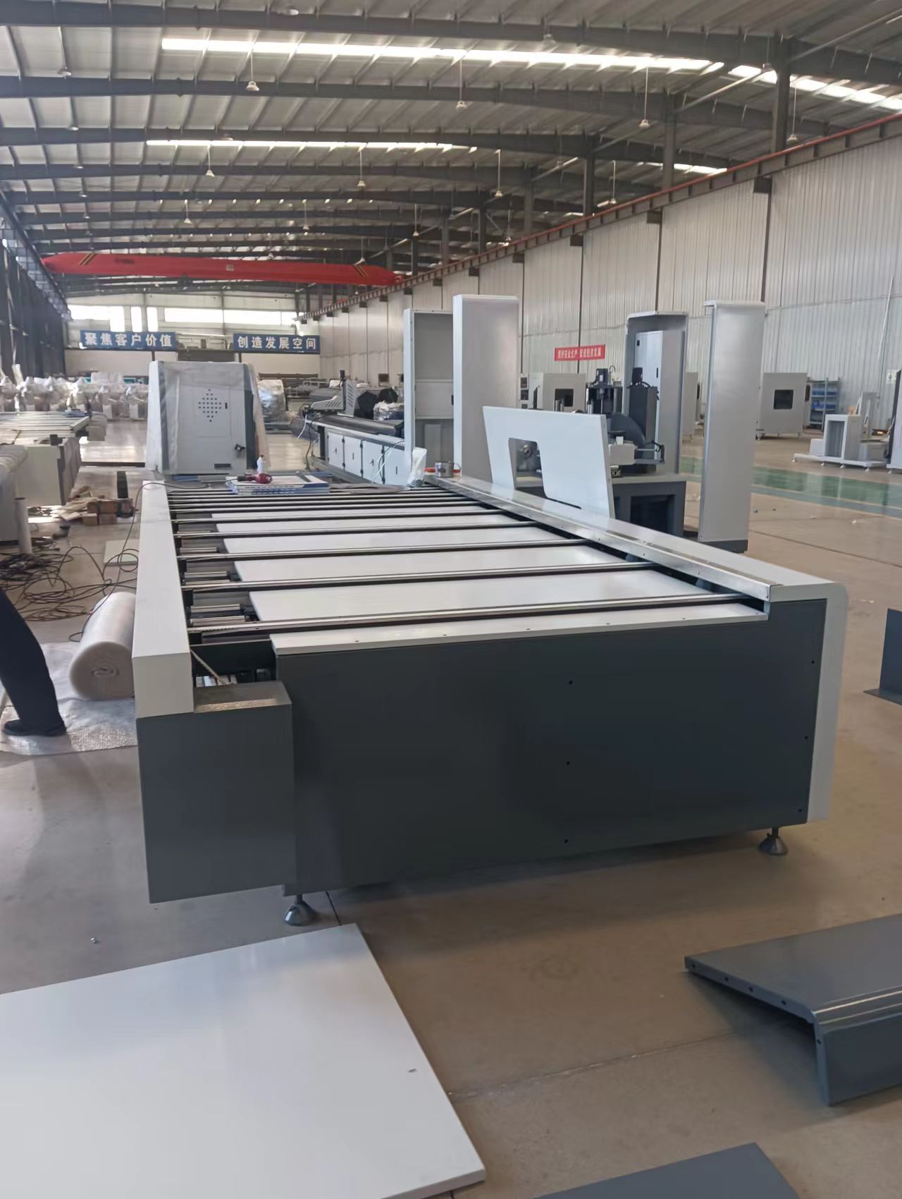 CNC aluminiumprofilborrning och skärmaskin