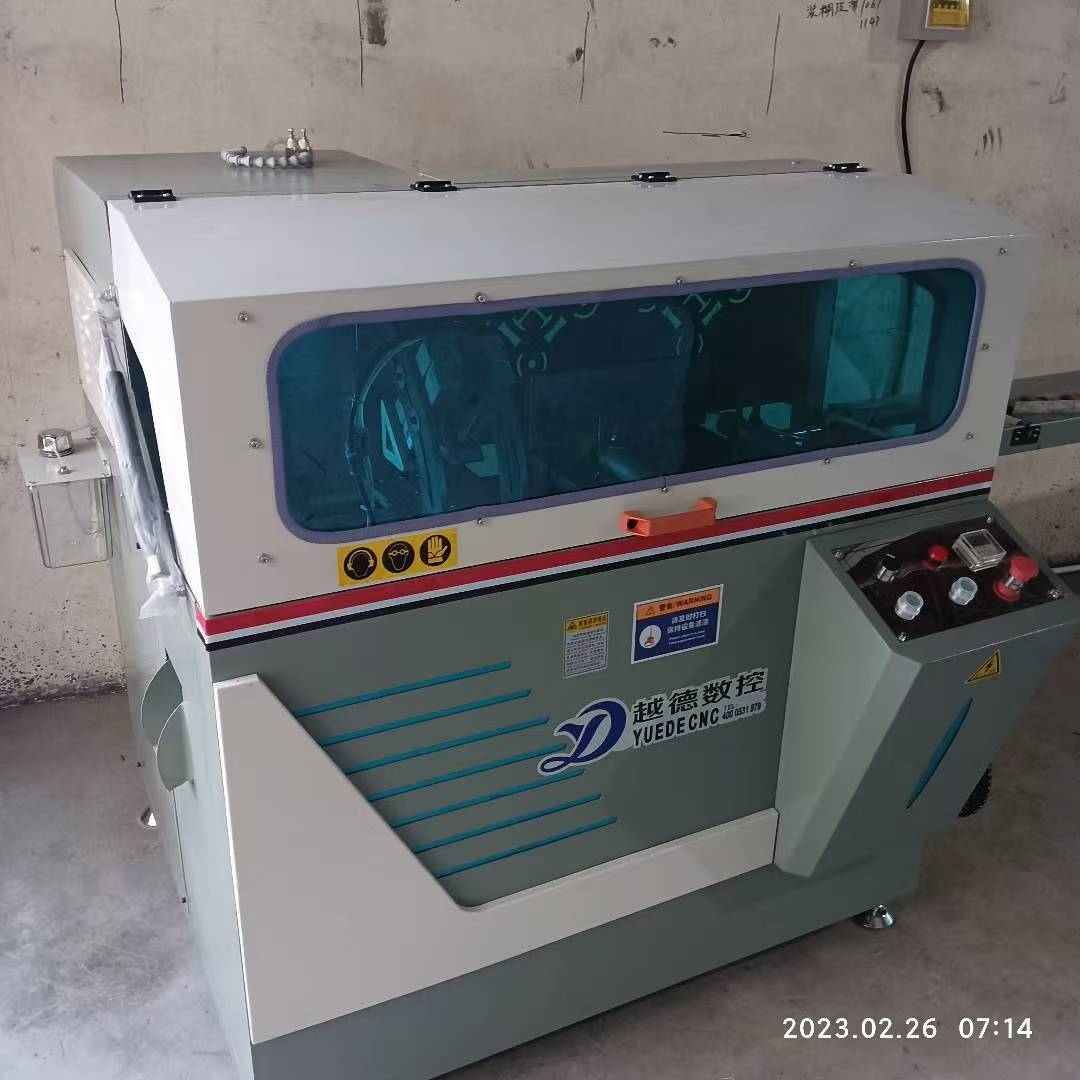 높은 생산 효율을 갖춘 자동 각도 코드 절단 톱